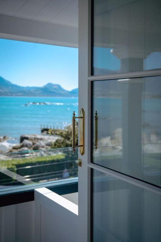 The Pier Hotel Kaikoura Exterior photo