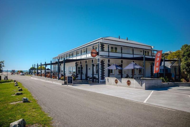The Pier Hotel Kaikoura Exterior photo